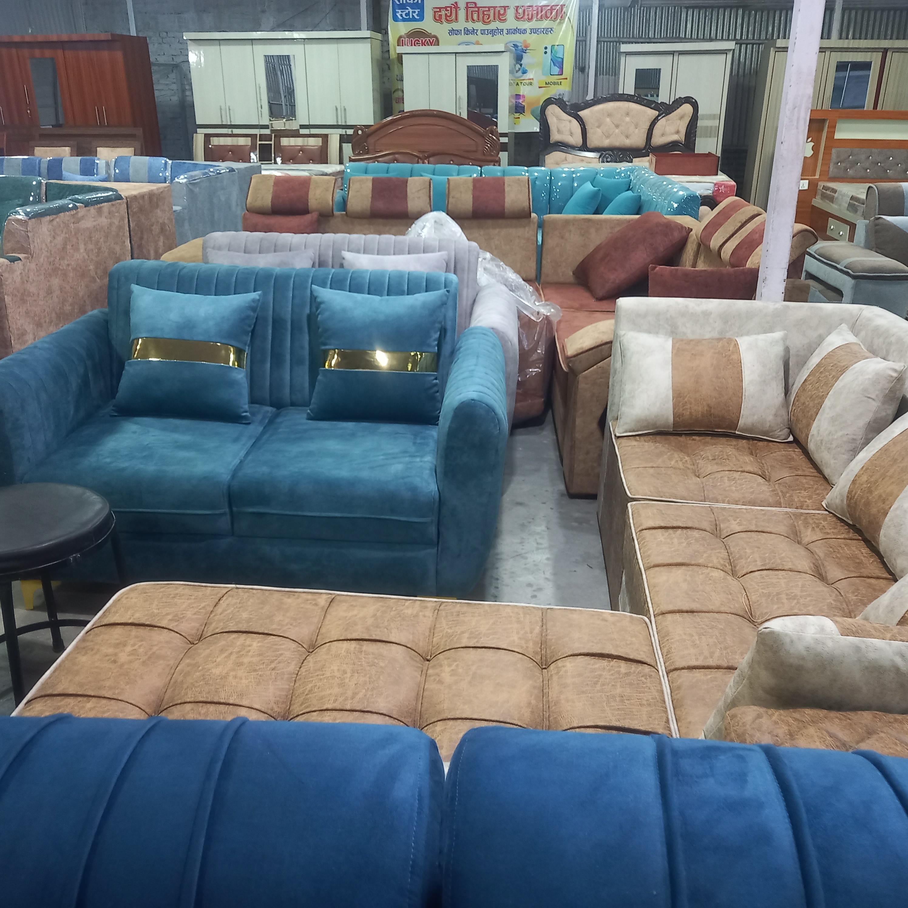 Dimond Furniture Hub
